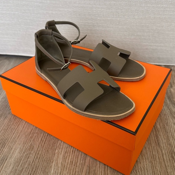 Hermes Santorini Sandal Etoupe 37.5 with box and bags - Picture 1 of 4